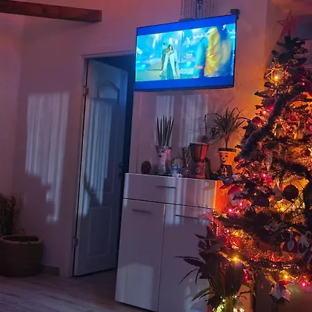 Casuta Din Crai * Zărneşti